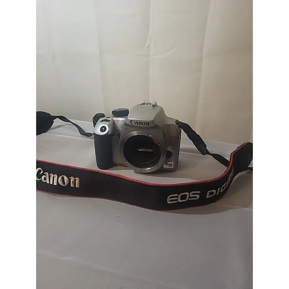 Canon DS6041 Digital Rebel EOS DSLR Camera BODY ONLY - Untested Battery Included